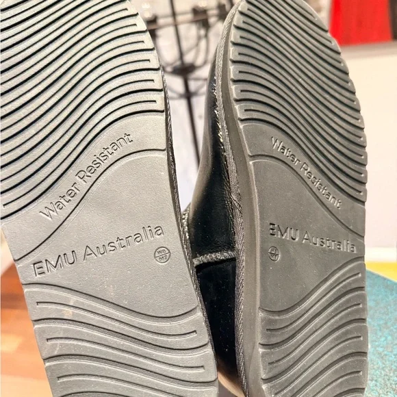 EMU Australia Aaron Glossy boots. New in box. Ladies size 8 - Picture 6 of 6
